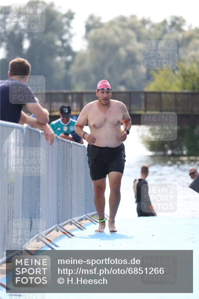 25.08.2024 - Elbe Triathlon Hamburg H.Heesch http://msf.ph/oto/6851266 25.08.2024 15:24:45 Schwimmen  meine-sportfotos.de