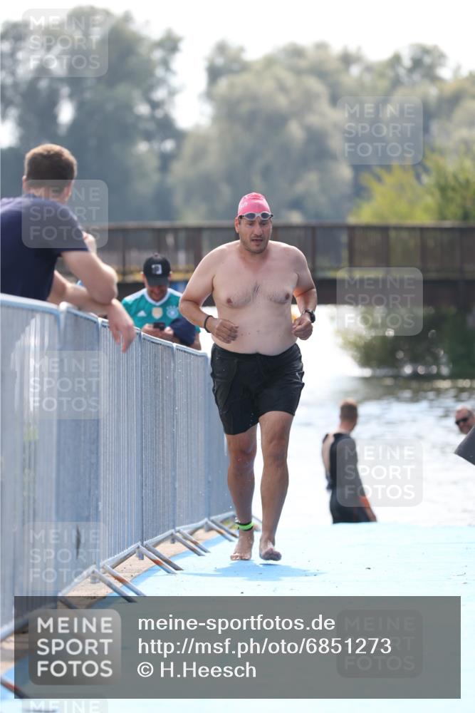 25.08.2024 - Elbe Triathlon Hamburg H.Heesch http://msf.ph/oto/6851273 25.08.2024 15:24:45 Schwimmen  meine-sportfotos.de