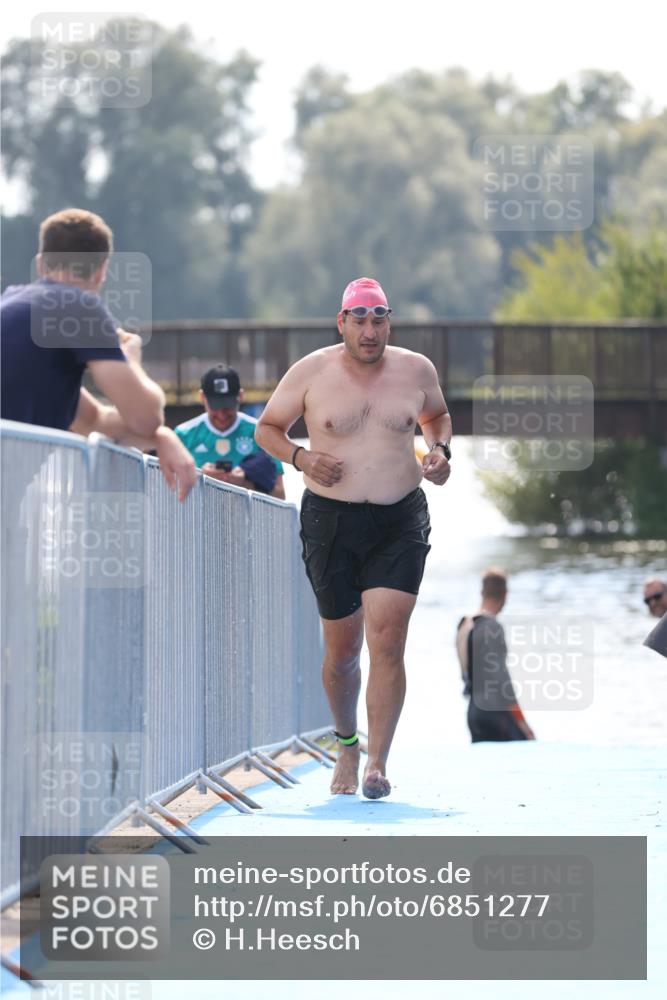 25.08.2024 - Elbe Triathlon Hamburg H.Heesch http://msf.ph/oto/6851277 25.08.2024 15:24:45 Schwimmen  meine-sportfotos.de