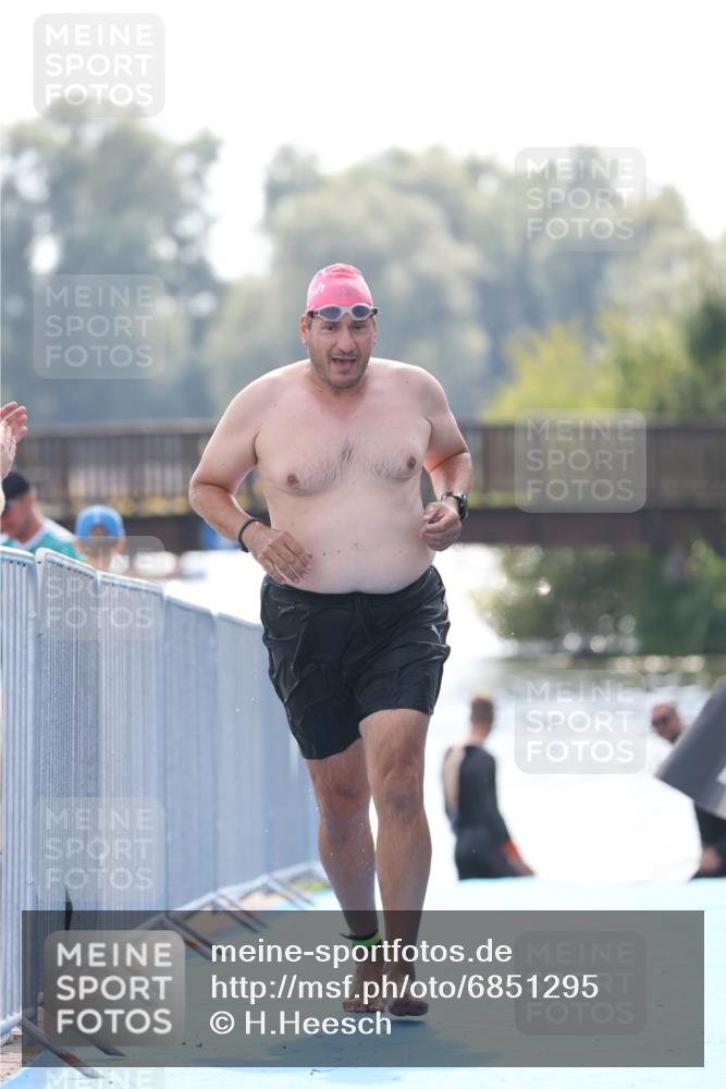 25.08.2024 - Elbe Triathlon Hamburg H.Heesch http://msf.ph/oto/6851295 25.08.2024 15:24:47 Schwimmen  meine-sportfotos.de
