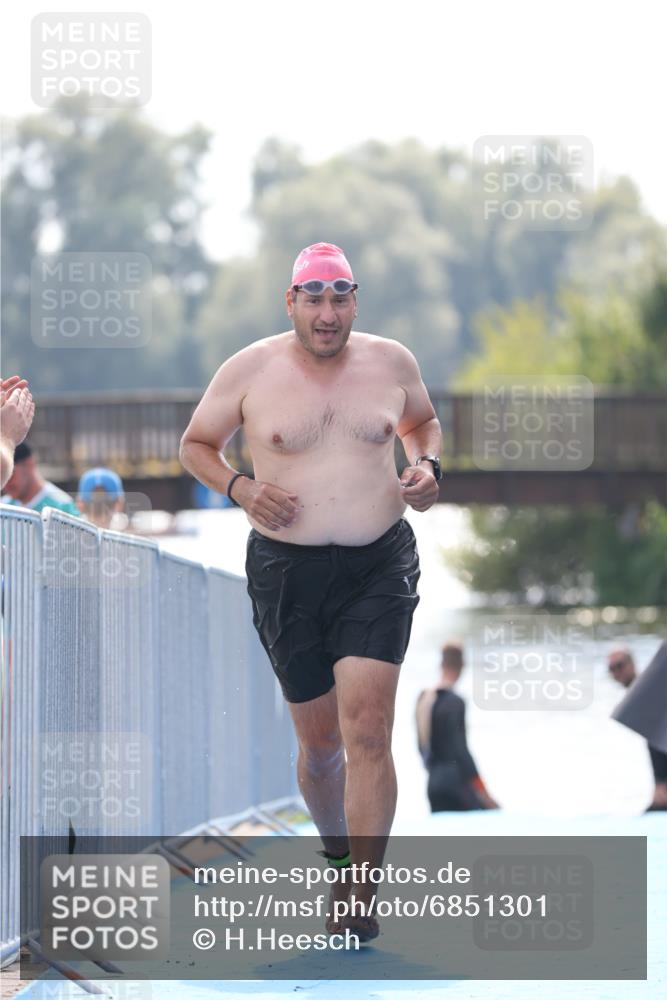 25.08.2024 - Elbe Triathlon Hamburg H.Heesch http://msf.ph/oto/6851301 25.08.2024 15:24:47 Schwimmen  meine-sportfotos.de