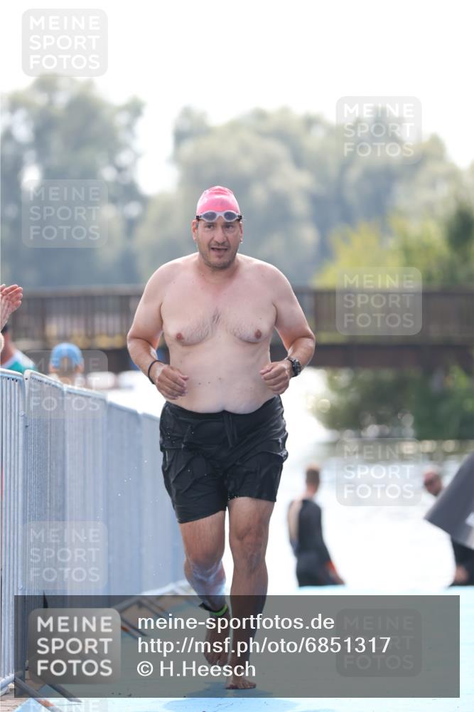 25.08.2024 - Elbe Triathlon Hamburg H.Heesch http://msf.ph/oto/6851317 25.08.2024 15:24:47 Schwimmen  meine-sportfotos.de