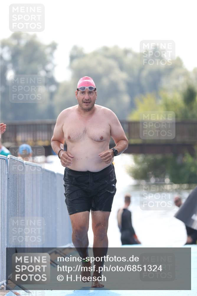 25.08.2024 - Elbe Triathlon Hamburg H.Heesch http://msf.ph/oto/6851324 25.08.2024 15:24:47 Schwimmen  meine-sportfotos.de
