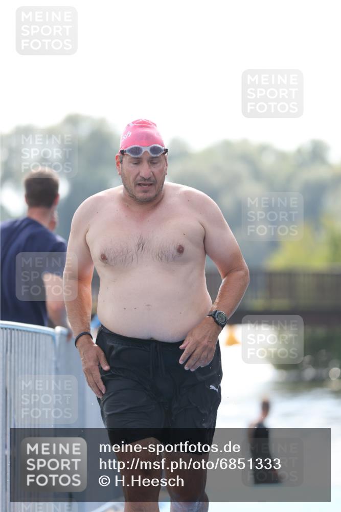 25.08.2024 - Elbe Triathlon Hamburg H.Heesch http://msf.ph/oto/6851333 25.08.2024 15:24:49 Schwimmen  meine-sportfotos.de