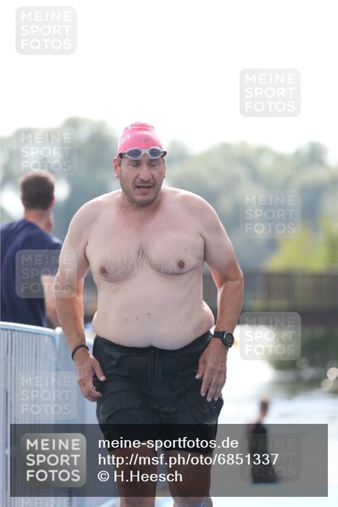 25.08.2024 - Elbe Triathlon Hamburg H.Heesch http://msf.ph/oto/6851337 25.08.2024 15:24:49 Schwimmen  meine-sportfotos.de