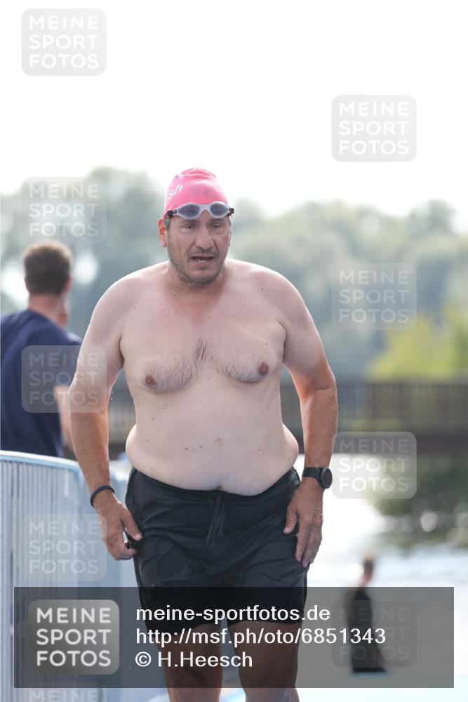 25.08.2024 - Elbe Triathlon Hamburg H.Heesch http://msf.ph/oto/6851343 25.08.2024 15:24:49 Schwimmen  meine-sportfotos.de