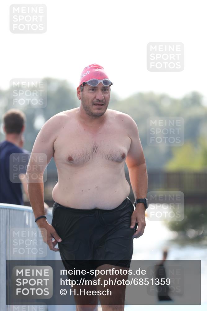 25.08.2024 - Elbe Triathlon Hamburg H.Heesch http://msf.ph/oto/6851359 25.08.2024 15:24:49 Schwimmen  meine-sportfotos.de
