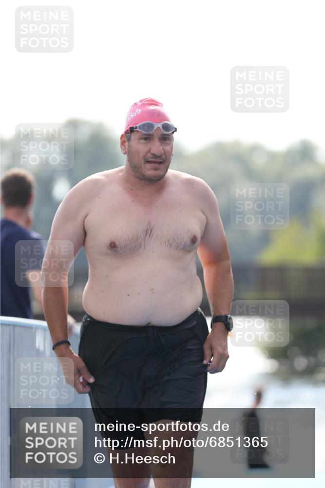 25.08.2024 - Elbe Triathlon Hamburg H.Heesch http://msf.ph/oto/6851365 25.08.2024 15:24:49 Schwimmen  meine-sportfotos.de