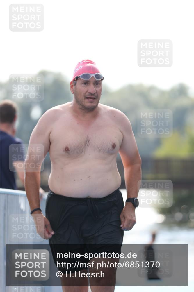 25.08.2024 - Elbe Triathlon Hamburg H.Heesch http://msf.ph/oto/6851370 25.08.2024 15:24:49 Schwimmen  meine-sportfotos.de