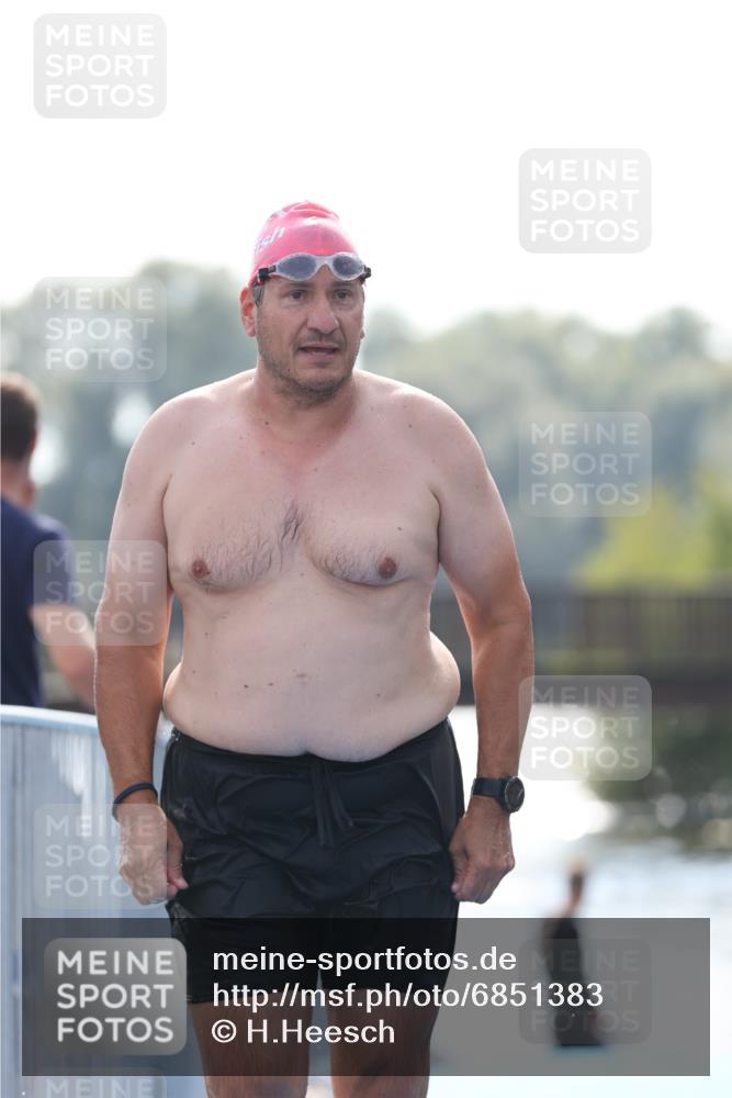 25.08.2024 - Elbe Triathlon Hamburg H.Heesch http://msf.ph/oto/6851383 25.08.2024 15:24:49 Schwimmen  meine-sportfotos.de