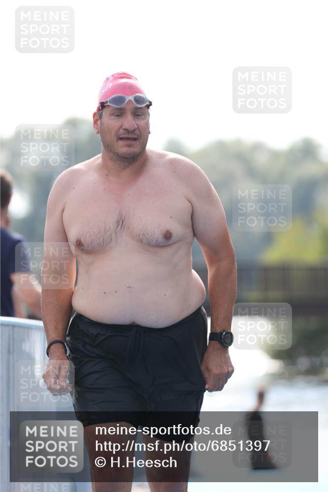 25.08.2024 - Elbe Triathlon Hamburg H.Heesch http://msf.ph/oto/6851397 25.08.2024 15:24:50 Schwimmen  meine-sportfotos.de