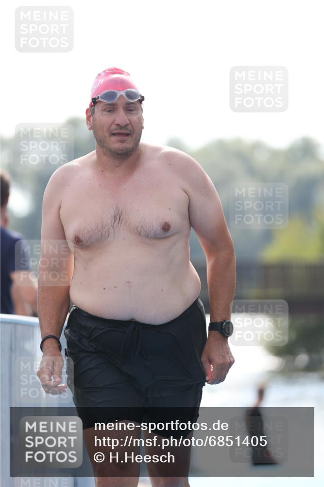 25.08.2024 - Elbe Triathlon Hamburg H.Heesch http://msf.ph/oto/6851405 25.08.2024 15:24:50 Schwimmen  meine-sportfotos.de