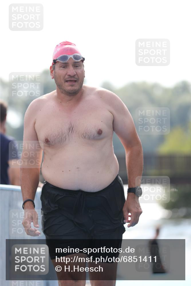 25.08.2024 - Elbe Triathlon Hamburg H.Heesch http://msf.ph/oto/6851411 25.08.2024 15:24:50 Schwimmen  meine-sportfotos.de