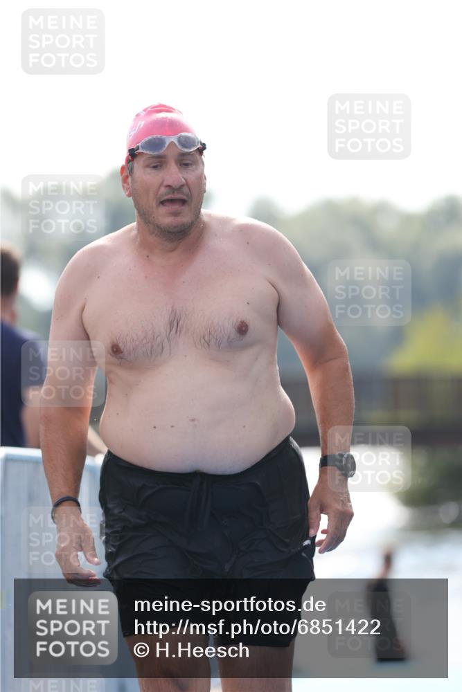 25.08.2024 - Elbe Triathlon Hamburg H.Heesch http://msf.ph/oto/6851422 25.08.2024 15:24:50 Schwimmen  meine-sportfotos.de