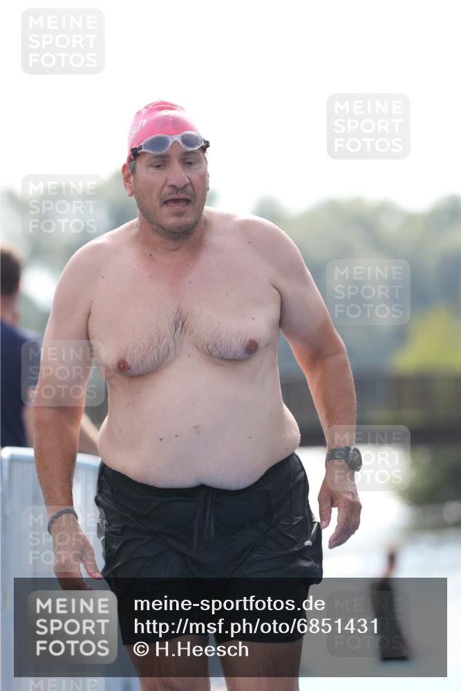 25.08.2024 - Elbe Triathlon Hamburg H.Heesch http://msf.ph/oto/6851431 25.08.2024 15:24:50 Schwimmen  meine-sportfotos.de