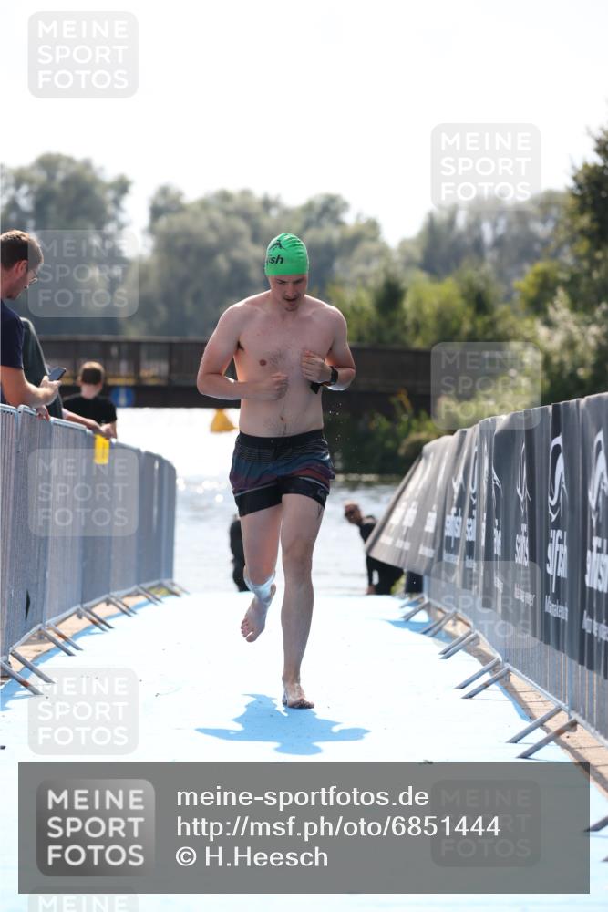 25.08.2024 - Elbe Triathlon Hamburg H.Heesch http://msf.ph/oto/6851444 25.08.2024 15:25:38 Schwimmen  meine-sportfotos.de