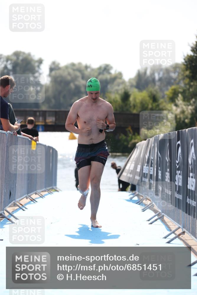 25.08.2024 - Elbe Triathlon Hamburg H.Heesch http://msf.ph/oto/6851451 25.08.2024 15:25:38 Schwimmen  meine-sportfotos.de