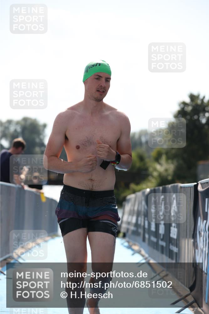 25.08.2024 - Elbe Triathlon Hamburg H.Heesch http://msf.ph/oto/6851502 25.08.2024 15:25:40 Schwimmen  meine-sportfotos.de