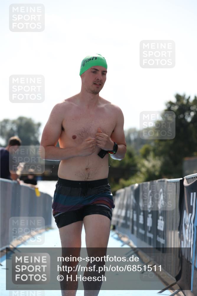 25.08.2024 - Elbe Triathlon Hamburg H.Heesch http://msf.ph/oto/6851511 25.08.2024 15:25:40 Schwimmen  meine-sportfotos.de