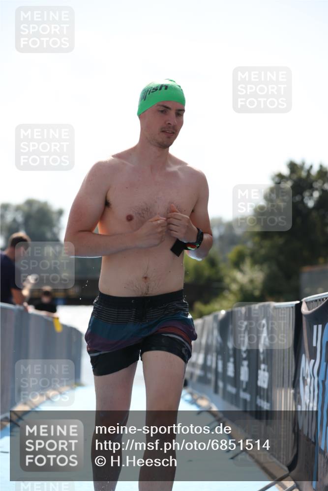 25.08.2024 - Elbe Triathlon Hamburg H.Heesch http://msf.ph/oto/6851514 25.08.2024 15:25:40 Schwimmen  meine-sportfotos.de