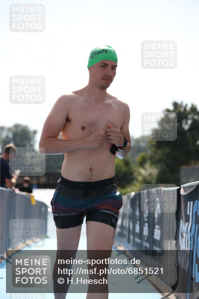 25.08.2024 - Elbe Triathlon Hamburg H.Heesch http://msf.ph/oto/6851521 25.08.2024 15:25:40 Schwimmen  meine-sportfotos.de