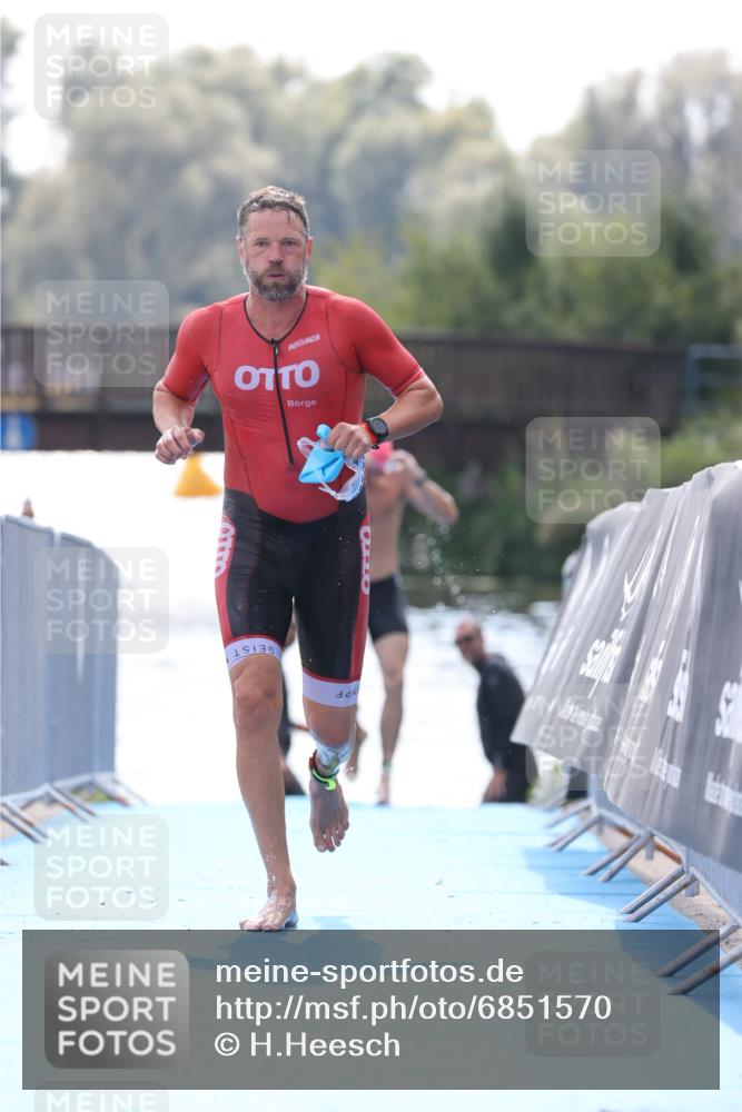 25.08.2024 - Elbe Triathlon Hamburg H.Heesch http://msf.ph/oto/6851570 25.08.2024 15:26:54 Schwimmen  meine-sportfotos.de