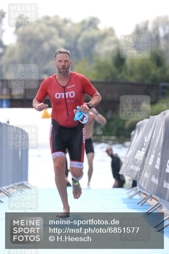 25.08.2024 - Elbe Triathlon Hamburg H.Heesch http://msf.ph/oto/6851577 25.08.2024 15:26:54 Schwimmen  meine-sportfotos.de