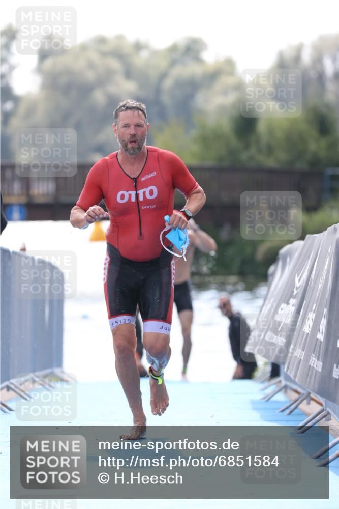 25.08.2024 - Elbe Triathlon Hamburg H.Heesch http://msf.ph/oto/6851584 25.08.2024 15:26:54 Schwimmen  meine-sportfotos.de