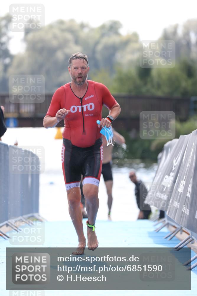 25.08.2024 - Elbe Triathlon Hamburg H.Heesch http://msf.ph/oto/6851590 25.08.2024 15:26:54 Schwimmen  meine-sportfotos.de