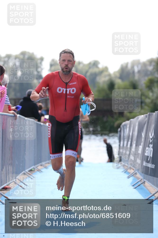 25.08.2024 - Elbe Triathlon Hamburg H.Heesch http://msf.ph/oto/6851609 25.08.2024 15:26:56 Schwimmen  meine-sportfotos.de