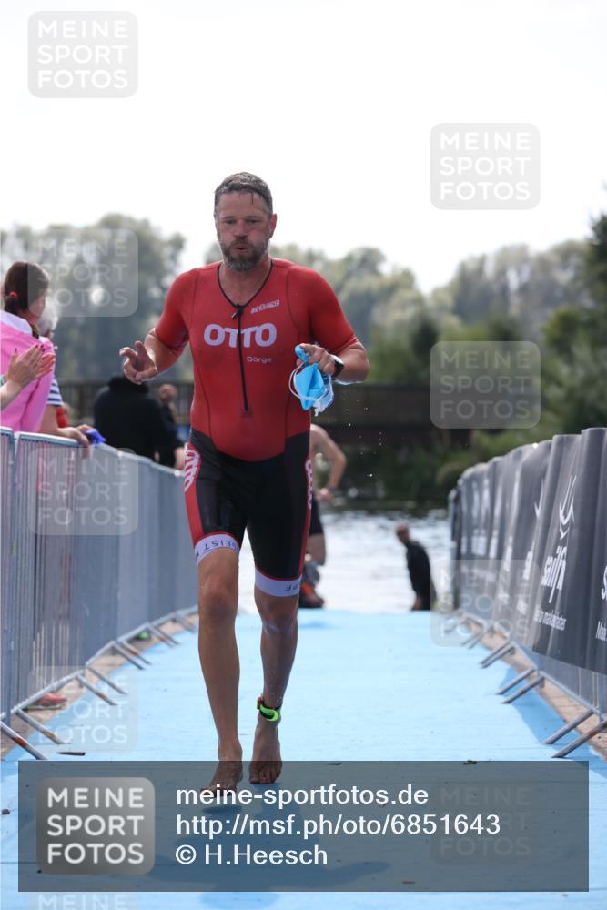 25.08.2024 - Elbe Triathlon Hamburg H.Heesch http://msf.ph/oto/6851643 25.08.2024 15:26:56 Schwimmen  meine-sportfotos.de