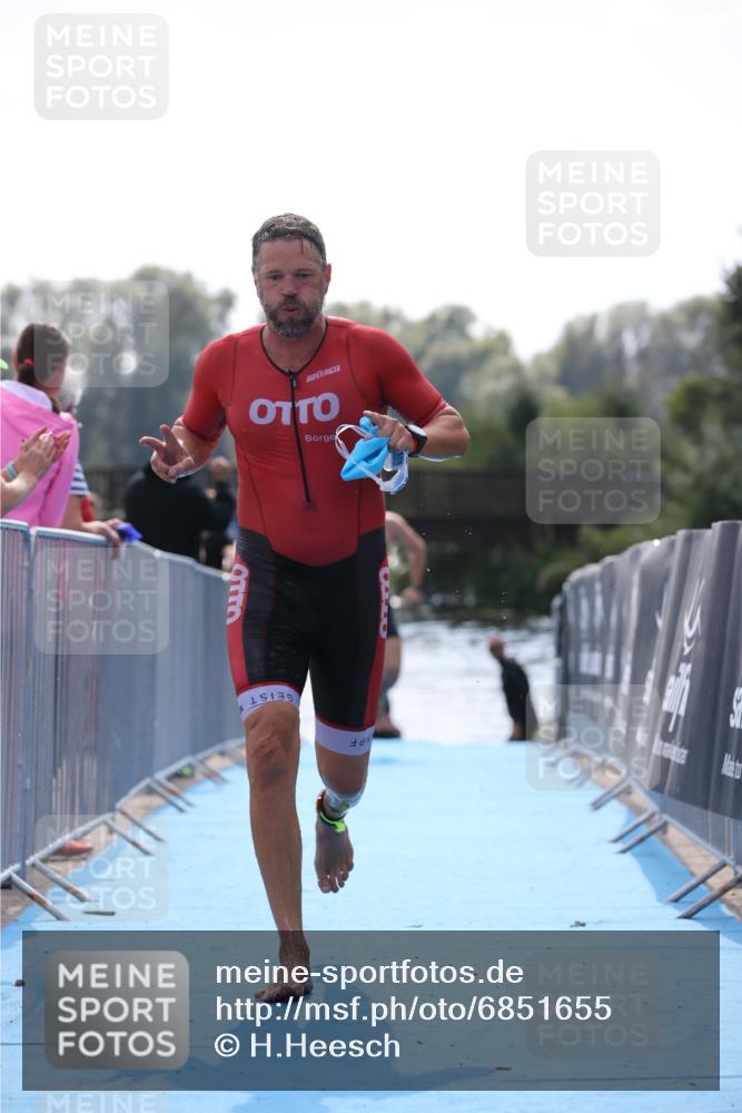 25.08.2024 - Elbe Triathlon Hamburg H.Heesch http://msf.ph/oto/6851655 25.08.2024 15:26:56 Schwimmen  meine-sportfotos.de