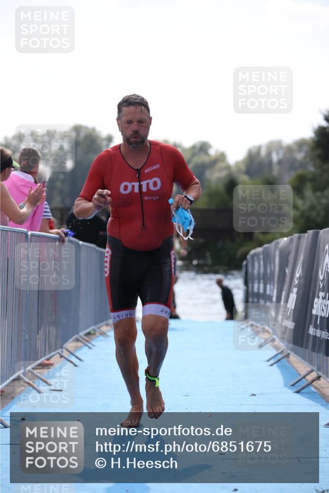 25.08.2024 - Elbe Triathlon Hamburg H.Heesch http://msf.ph/oto/6851675 25.08.2024 15:26:56 Schwimmen  meine-sportfotos.de
