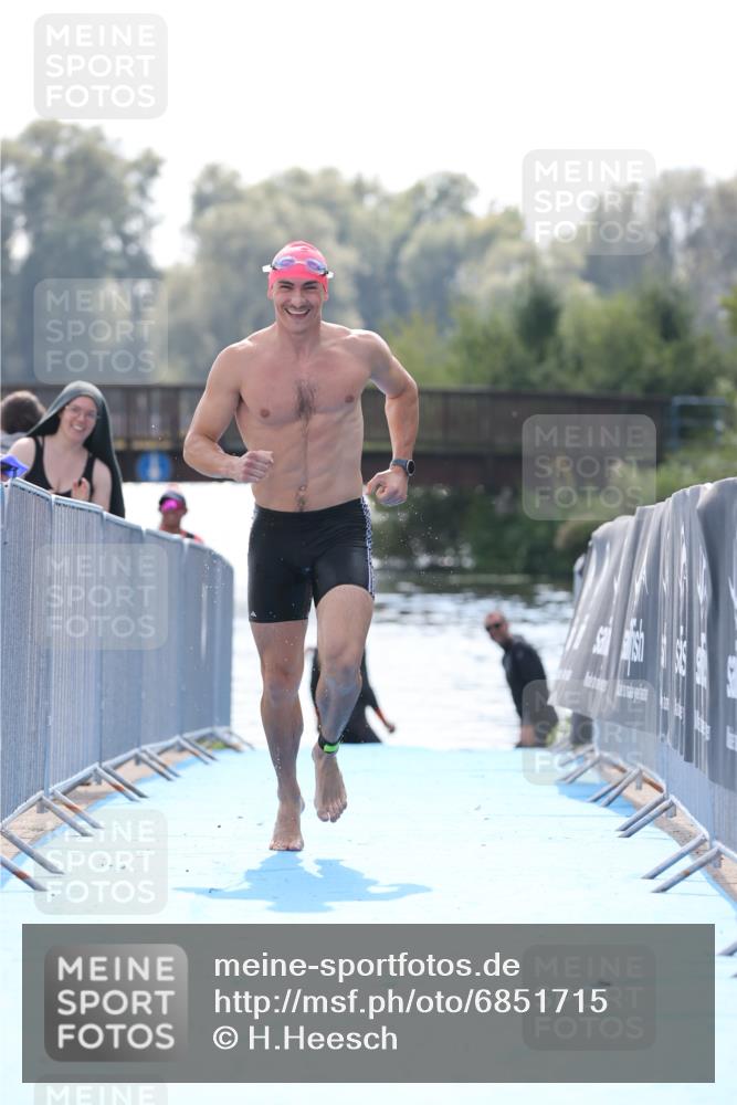 25.08.2024 - Elbe Triathlon Hamburg H.Heesch http://msf.ph/oto/6851715 25.08.2024 15:26:59 Schwimmen  meine-sportfotos.de