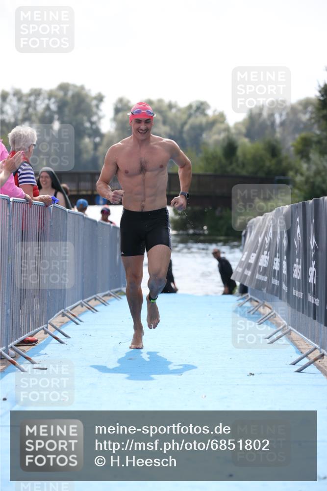 25.08.2024 - Elbe Triathlon Hamburg H.Heesch http://msf.ph/oto/6851802 25.08.2024 15:27:00 Schwimmen  meine-sportfotos.de