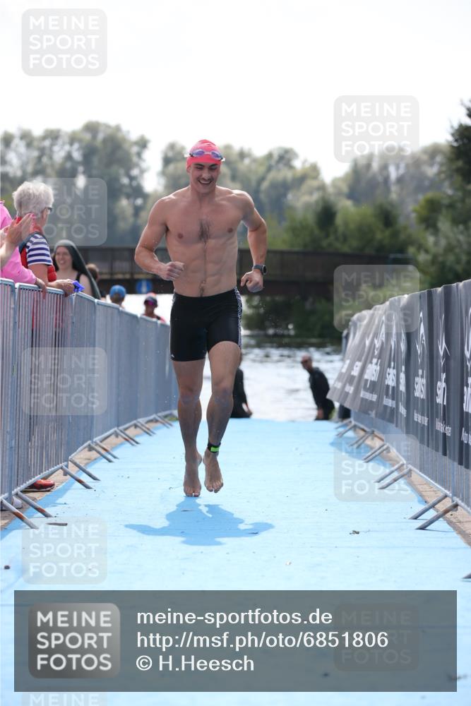 25.08.2024 - Elbe Triathlon Hamburg H.Heesch http://msf.ph/oto/6851806 25.08.2024 15:27:00 Schwimmen  meine-sportfotos.de