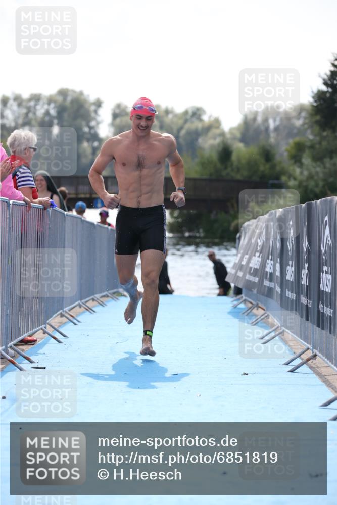25.08.2024 - Elbe Triathlon Hamburg H.Heesch http://msf.ph/oto/6851819 25.08.2024 15:27:00 Schwimmen  meine-sportfotos.de