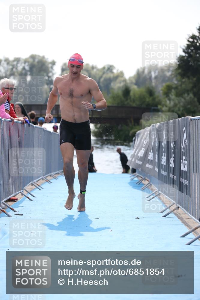 25.08.2024 - Elbe Triathlon Hamburg H.Heesch http://msf.ph/oto/6851854 25.08.2024 15:27:00 Schwimmen  meine-sportfotos.de