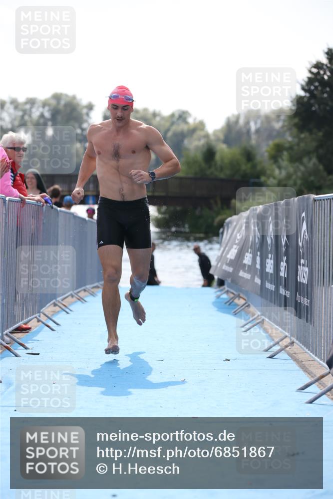 25.08.2024 - Elbe Triathlon Hamburg H.Heesch http://msf.ph/oto/6851867 25.08.2024 15:27:00 Schwimmen  meine-sportfotos.de