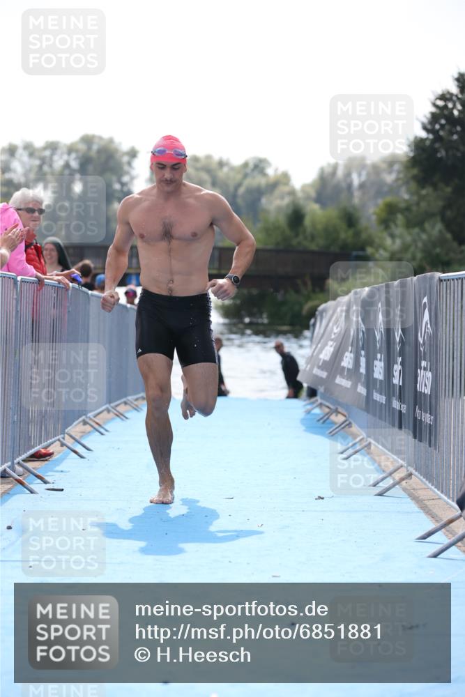 25.08.2024 - Elbe Triathlon Hamburg H.Heesch http://msf.ph/oto/6851881 25.08.2024 15:27:00 Schwimmen  meine-sportfotos.de