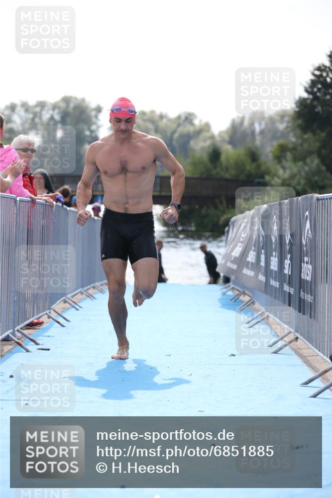 25.08.2024 - Elbe Triathlon Hamburg H.Heesch http://msf.ph/oto/6851885 25.08.2024 15:27:00 Schwimmen  meine-sportfotos.de