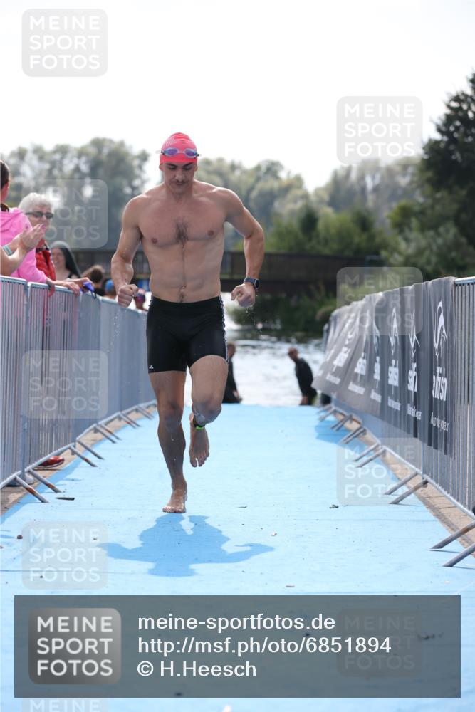 25.08.2024 - Elbe Triathlon Hamburg H.Heesch http://msf.ph/oto/6851894 25.08.2024 15:27:00 Schwimmen  meine-sportfotos.de