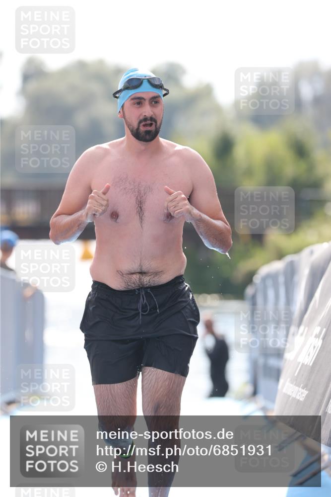 25.08.2024 - Elbe Triathlon Hamburg H.Heesch http://msf.ph/oto/6851931 25.08.2024 15:27:31 Schwimmen  meine-sportfotos.de