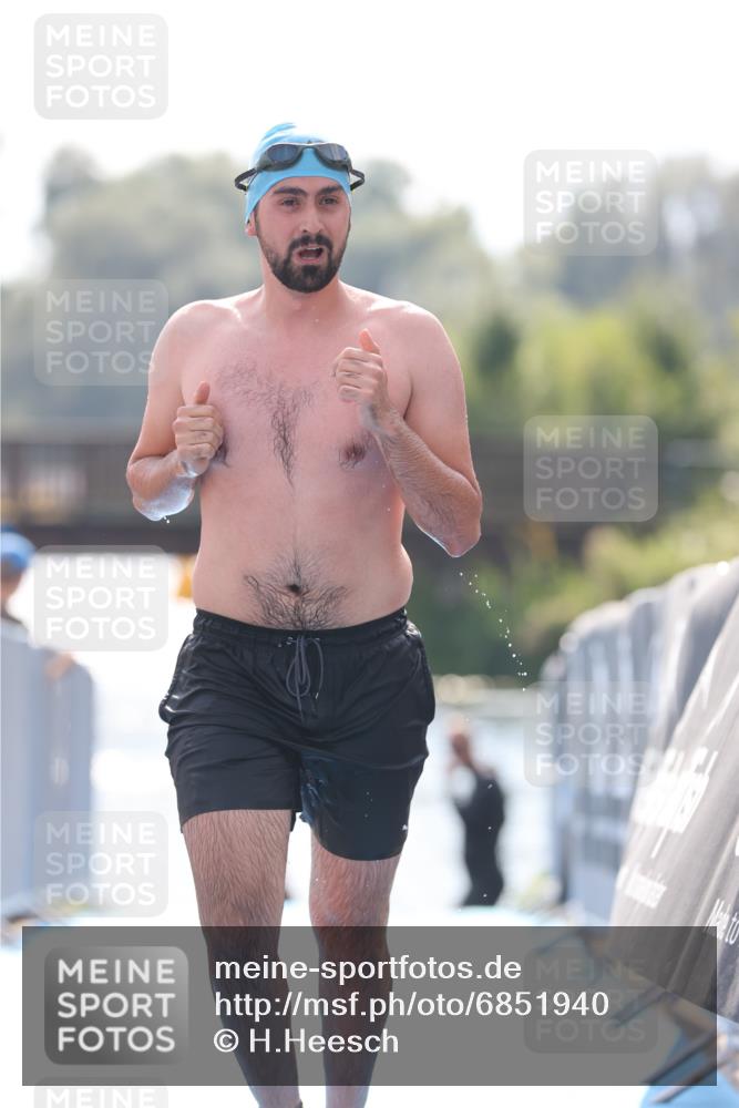 25.08.2024 - Elbe Triathlon Hamburg H.Heesch http://msf.ph/oto/6851940 25.08.2024 15:27:31 Schwimmen  meine-sportfotos.de