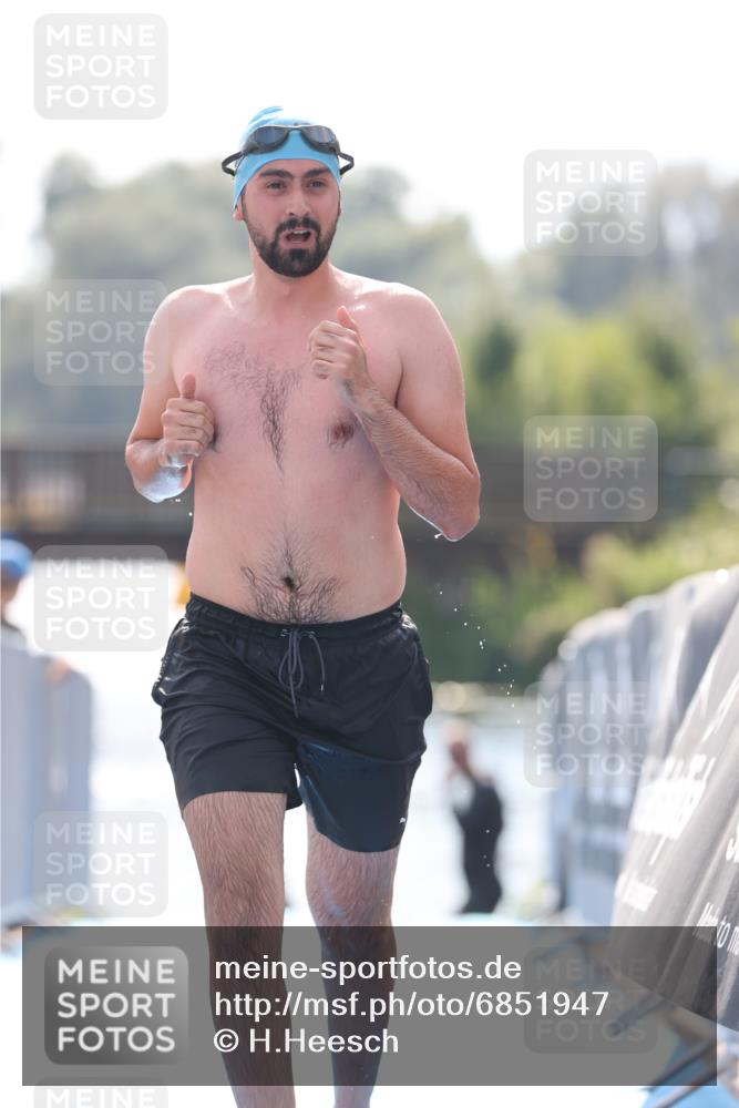 25.08.2024 - Elbe Triathlon Hamburg H.Heesch http://msf.ph/oto/6851947 25.08.2024 15:27:31 Schwimmen  meine-sportfotos.de