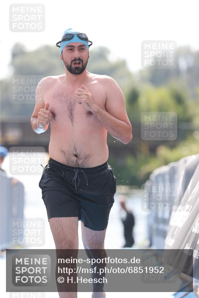 25.08.2024 - Elbe Triathlon Hamburg H.Heesch http://msf.ph/oto/6851952 25.08.2024 15:27:31 Schwimmen  meine-sportfotos.de