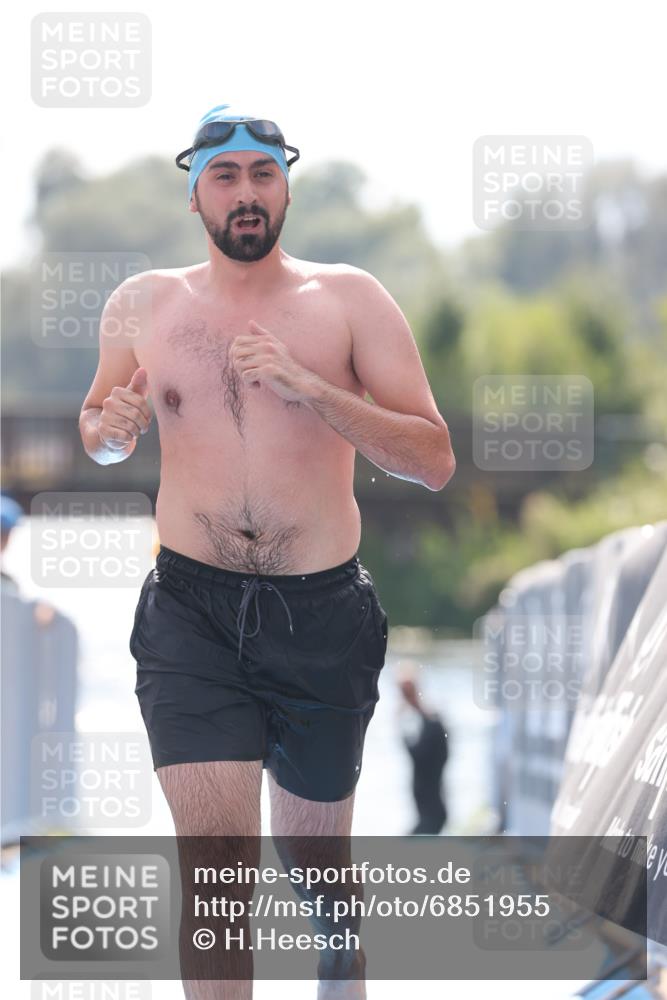 25.08.2024 - Elbe Triathlon Hamburg H.Heesch http://msf.ph/oto/6851955 25.08.2024 15:27:31 Schwimmen  meine-sportfotos.de