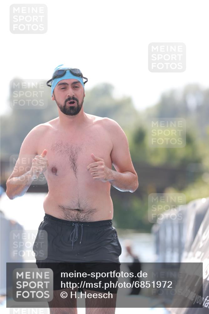 25.08.2024 - Elbe Triathlon Hamburg H.Heesch http://msf.ph/oto/6851972 25.08.2024 15:27:32 Schwimmen  meine-sportfotos.de
