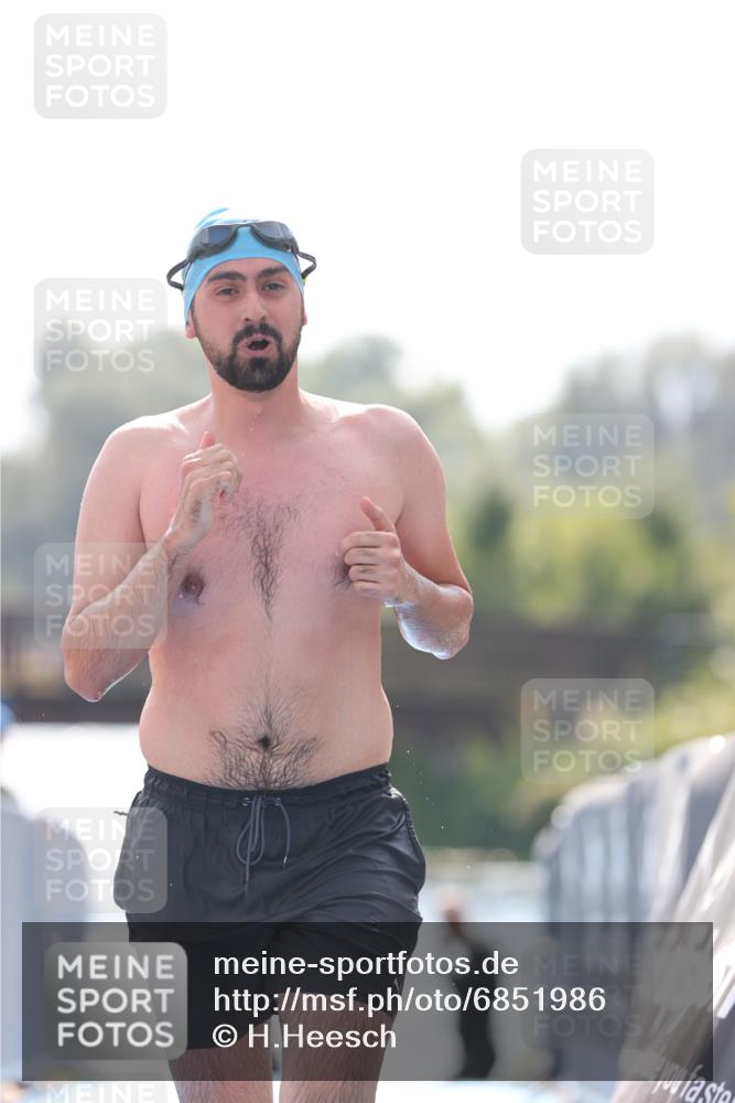 25.08.2024 - Elbe Triathlon Hamburg H.Heesch http://msf.ph/oto/6851986 25.08.2024 15:27:32 Schwimmen  meine-sportfotos.de