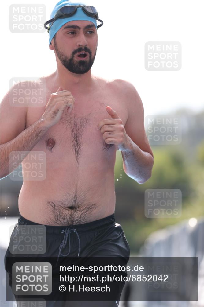 25.08.2024 - Elbe Triathlon Hamburg H.Heesch http://msf.ph/oto/6852042 25.08.2024 15:27:33 Schwimmen  meine-sportfotos.de